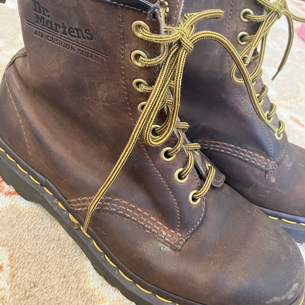 Dr. Martens Women's 8 Eye 1460